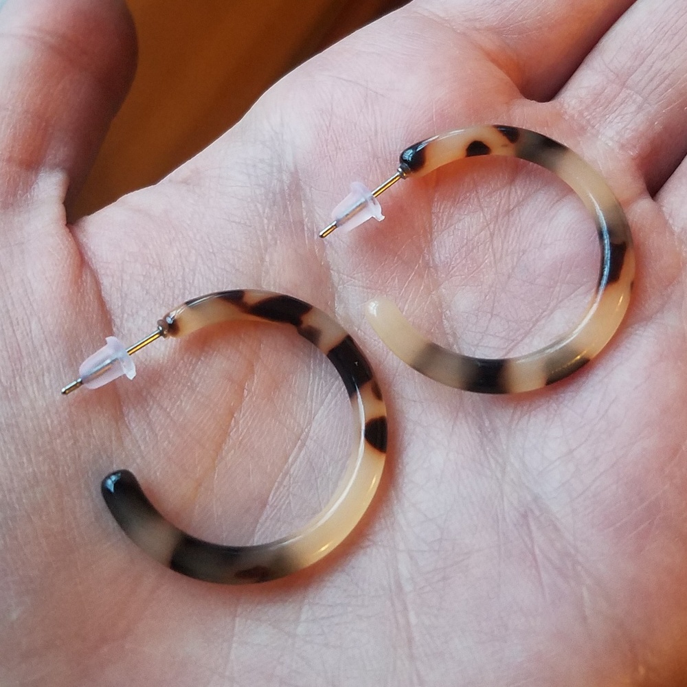 NWOT Tortoise Shell Leopard Hoop Earrings - Picture 9 of 9